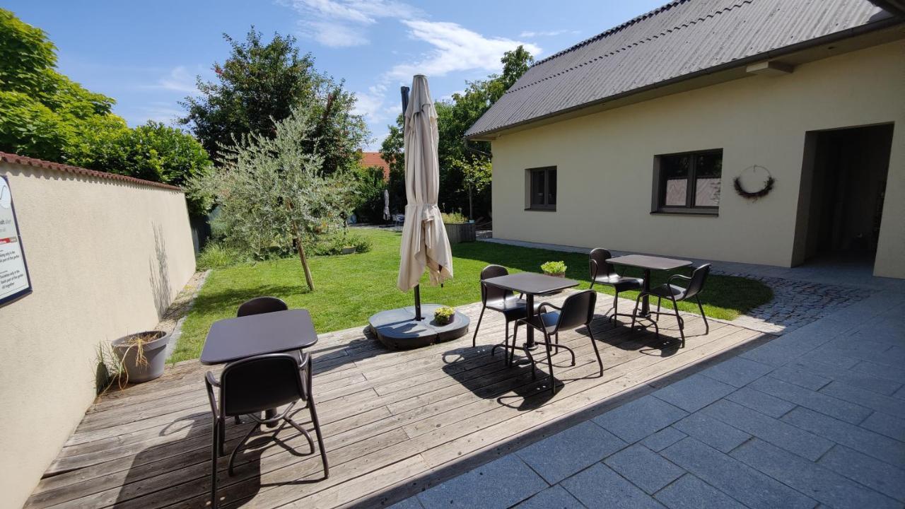Sabines Apartments Ferienwohnungen Frauenkirchen Exterior foto