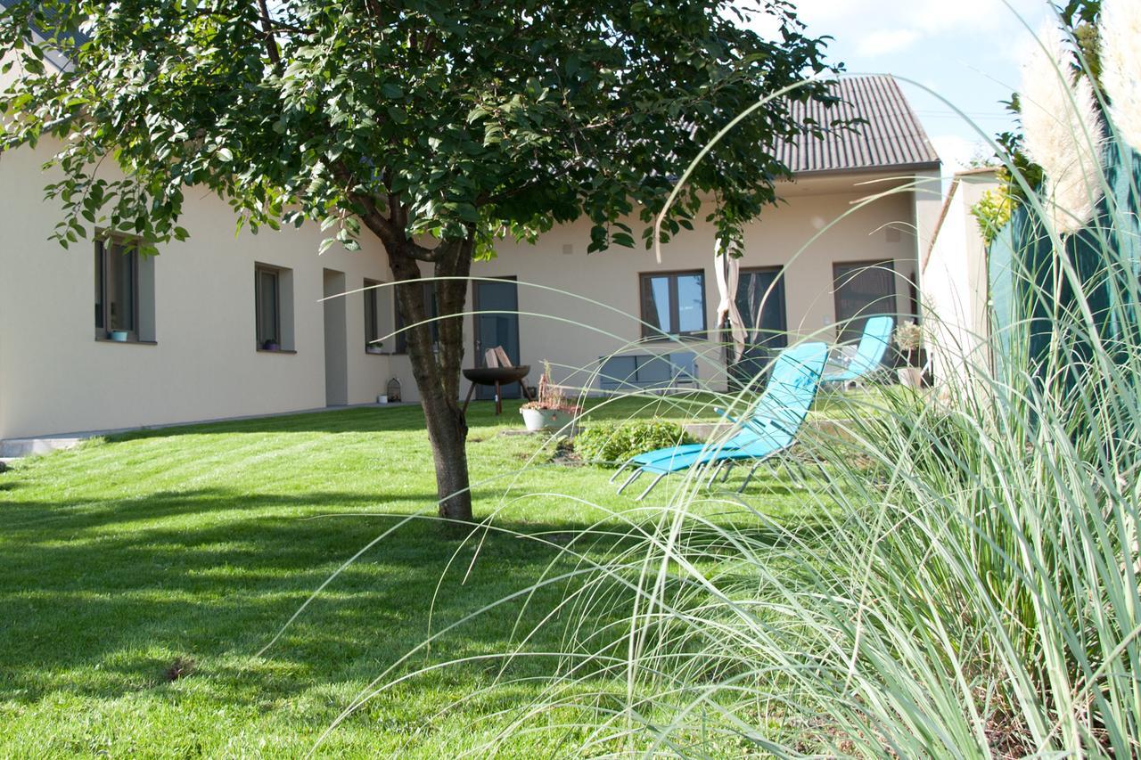 Sabines Apartments Ferienwohnungen Frauenkirchen Exterior foto